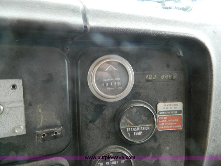 image for item J8978 1982 International S1700 dump truck