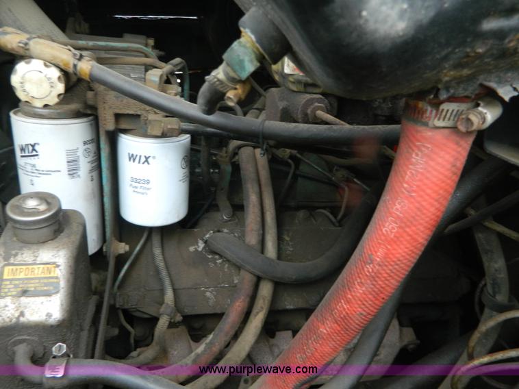 image for item J8978 1982 International S1700 dump truck