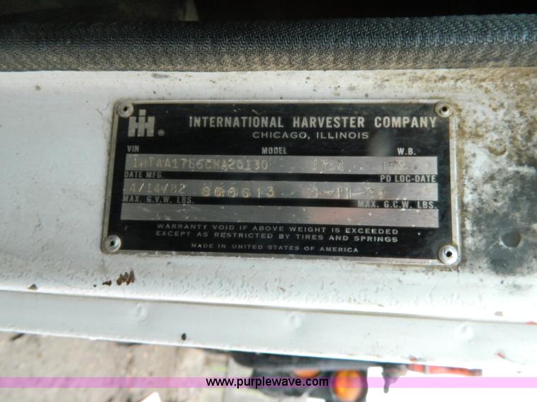 image for item J8978 1982 International S1700 dump truck