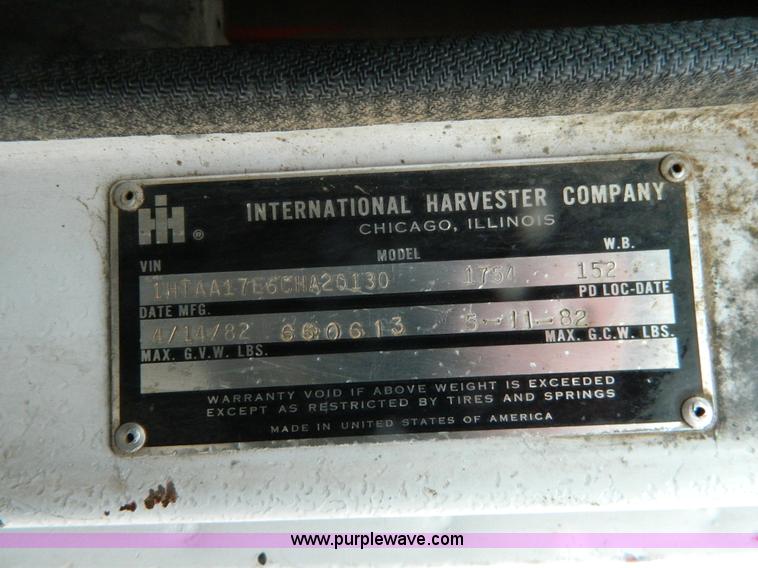 image for item J8978 1982 International S1700 dump truck