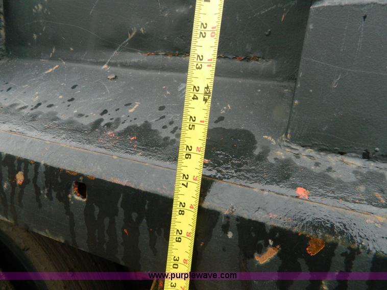 image for item J8978 1982 International S1700 dump truck