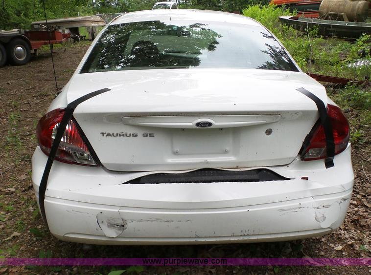 image for item K4176 2006 Ford Taurus