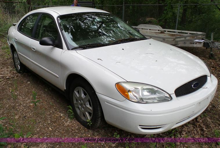 image for item K4176 2006 Ford Taurus