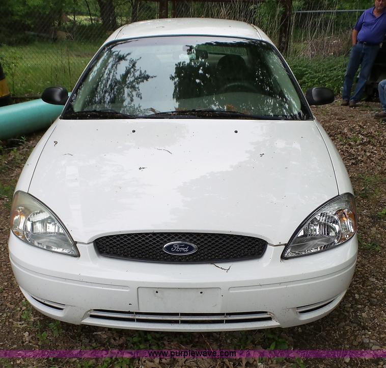 image for item K4176 2006 Ford Taurus