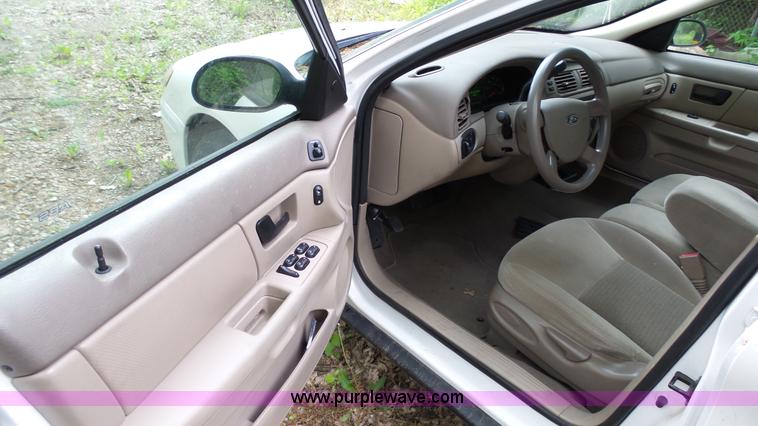 image for item K4176 2006 Ford Taurus