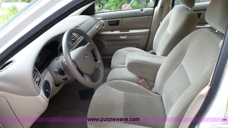 image for item K4176 2006 Ford Taurus