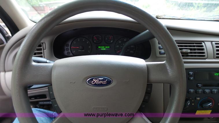 image for item K4176 2006 Ford Taurus