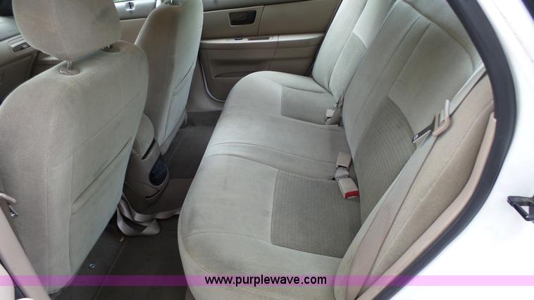 image for item K4176 2006 Ford Taurus