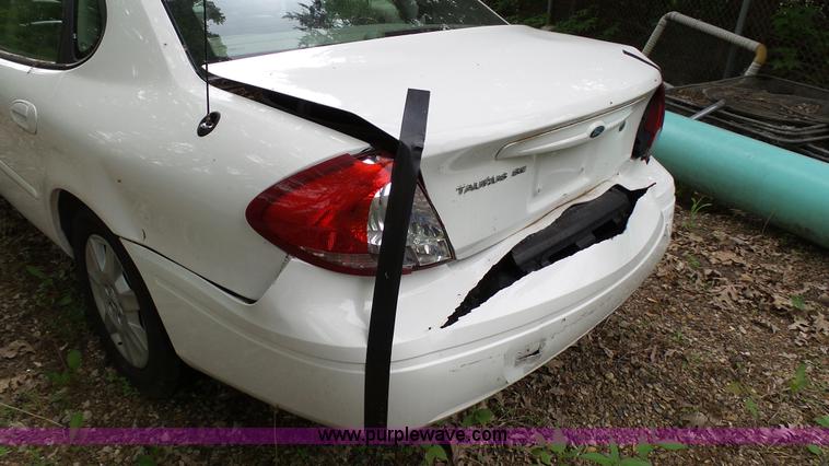 image for item K4176 2006 Ford Taurus