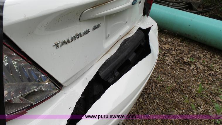 image for item K4176 2006 Ford Taurus