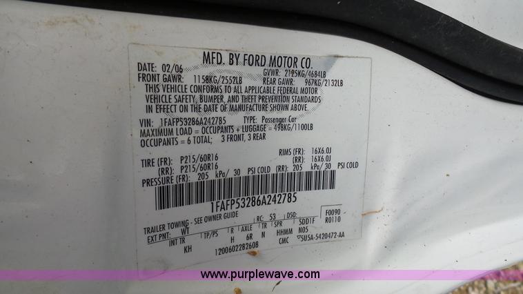 image for item K4176 2006 Ford Taurus