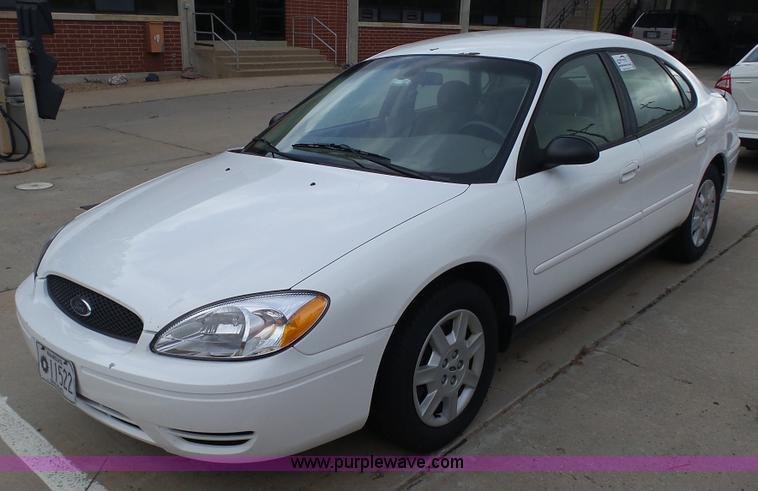 image for item K4178 2006 Ford Taurus