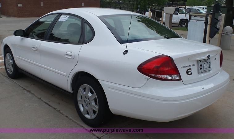 image for item K4178 2006 Ford Taurus