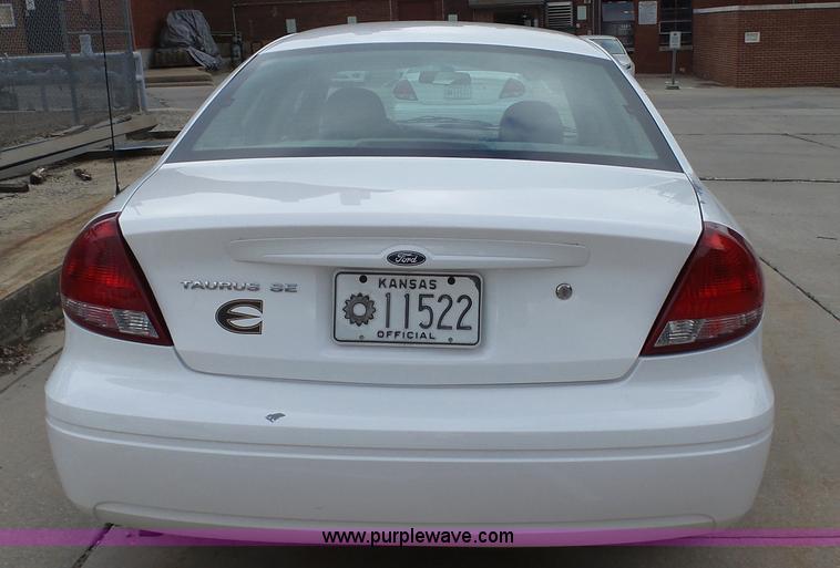 image for item K4178 2006 Ford Taurus