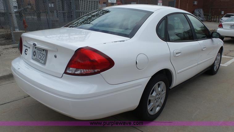 image for item K4178 2006 Ford Taurus