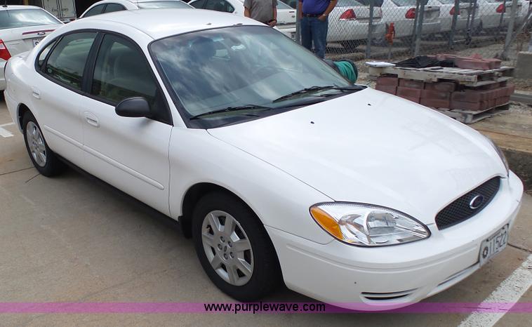 image for item K4178 2006 Ford Taurus