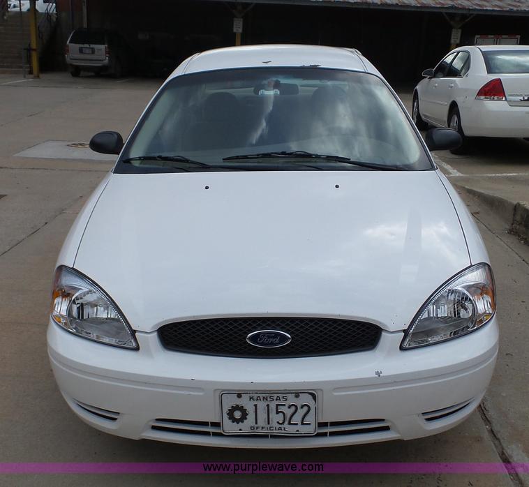 image for item K4178 2006 Ford Taurus