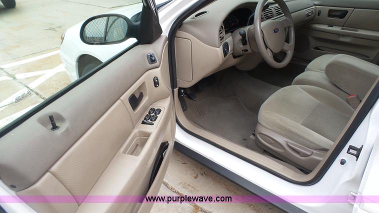 image for item K4178 2006 Ford Taurus