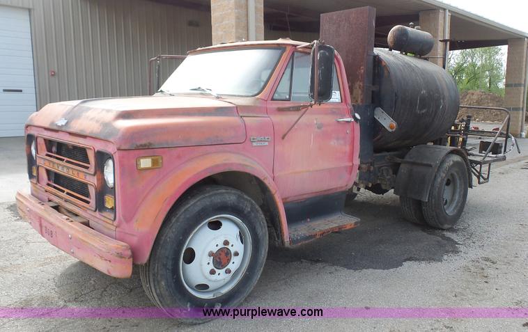 image for item K4513 1971 Chevrolet C40 oil distributor truck