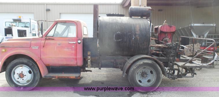 image for item K4513 1971 Chevrolet C40 oil distributor truck