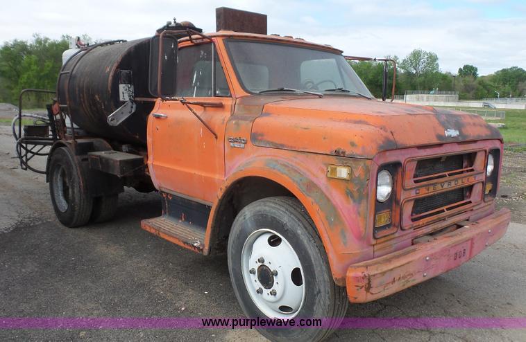 image for item K4513 1971 Chevrolet C40 oil distributor truck