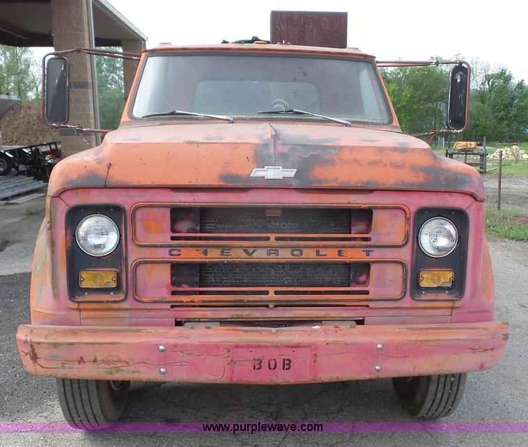 image for item K4513 1971 Chevrolet C40 oil distributor truck