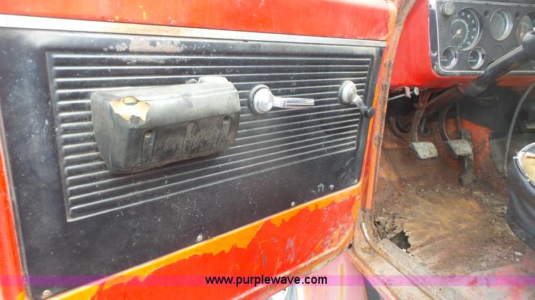 image for item K4513 1971 Chevrolet C40 oil distributor truck