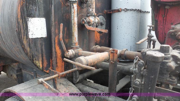 image for item K4513 1971 Chevrolet C40 oil distributor truck