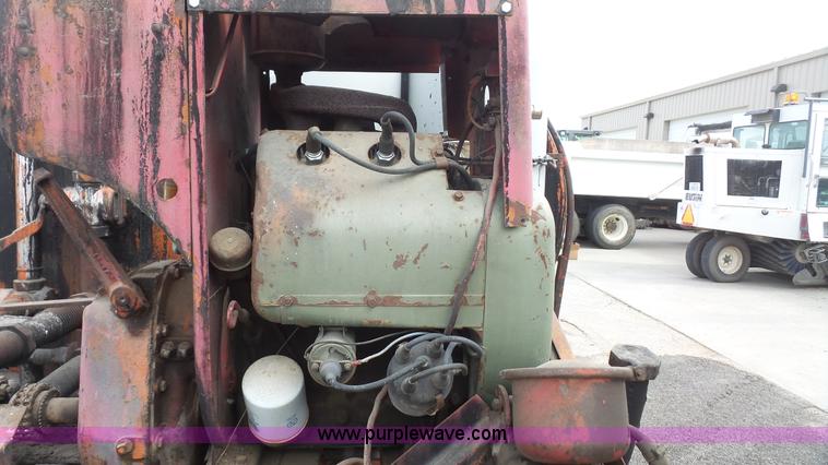 image for item K4513 1971 Chevrolet C40 oil distributor truck