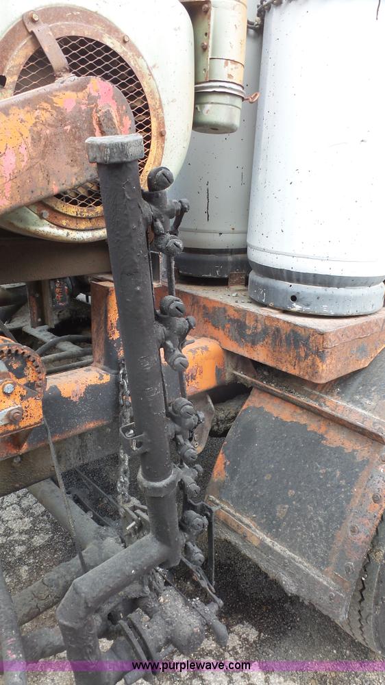 image for item K4513 1971 Chevrolet C40 oil distributor truck