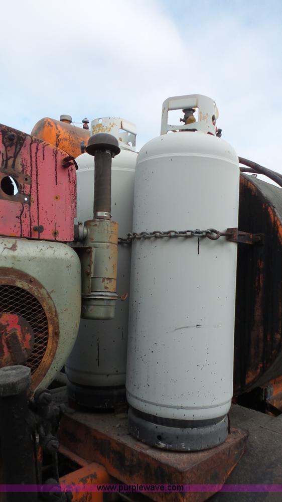 image for item K4513 1971 Chevrolet C40 oil distributor truck