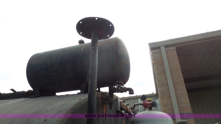 image for item K4513 1971 Chevrolet C40 oil distributor truck