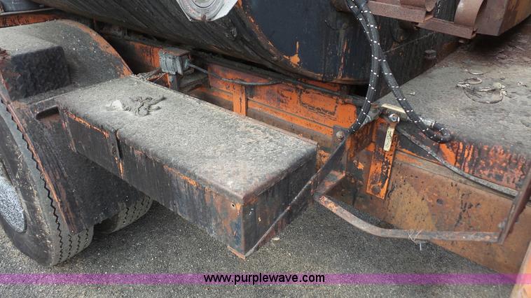 image for item K4513 1971 Chevrolet C40 oil distributor truck