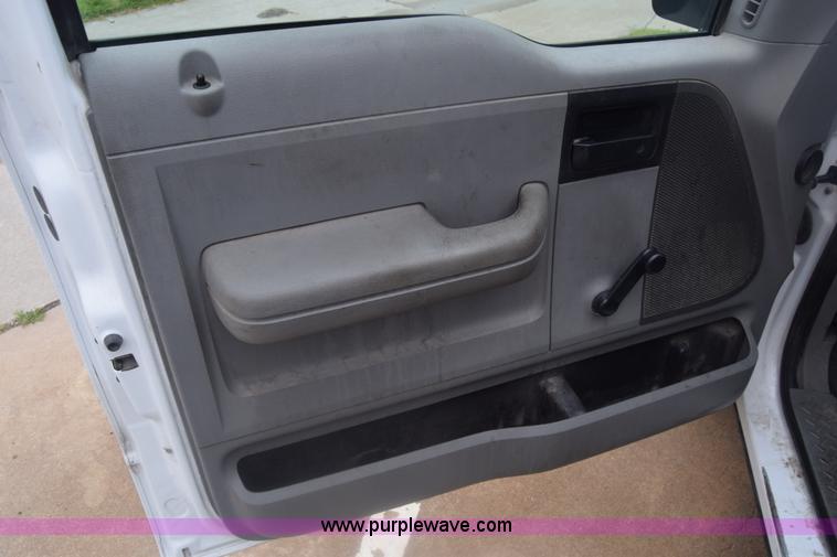 image for item K6540 2004 Ford F150 SuperCab pickup truck