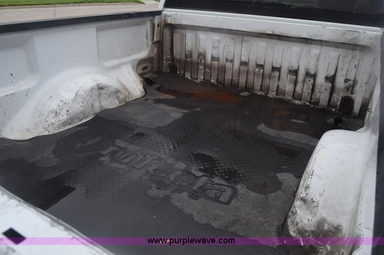 image for item K6540 2004 Ford F150 SuperCab pickup truck