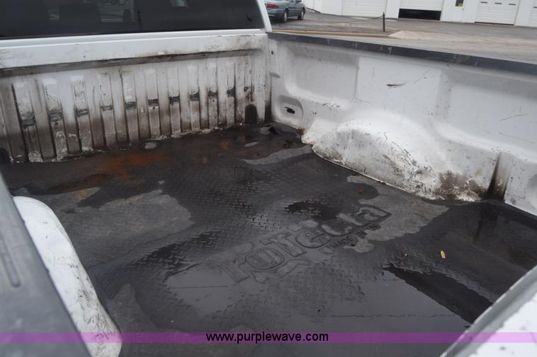 image for item K6540 2004 Ford F150 SuperCab pickup truck