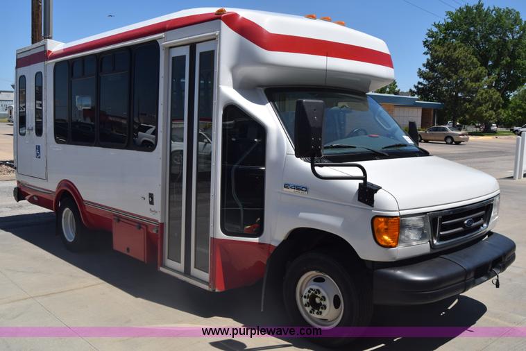 image for item K6572 2007 Ford Econoline E450 bus