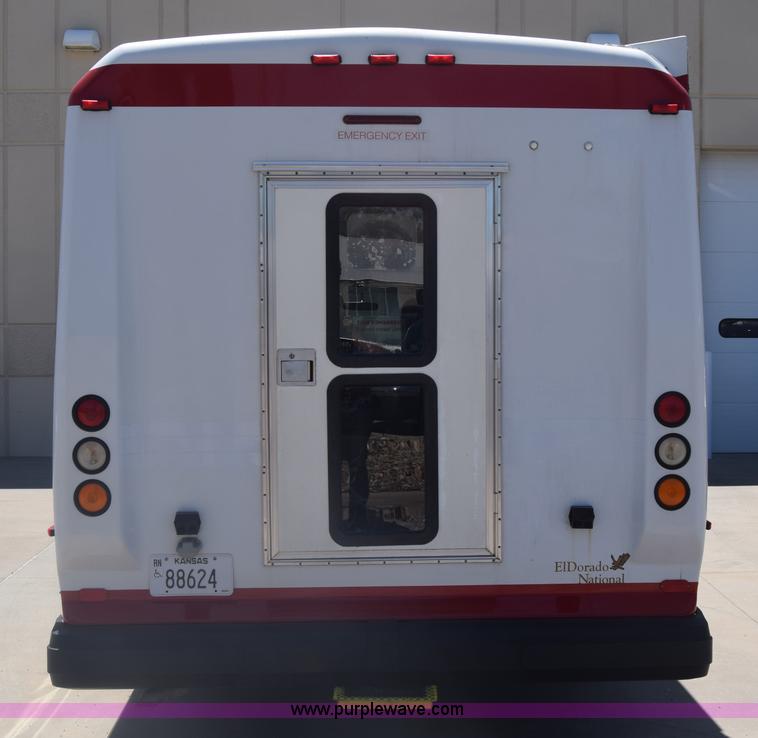 image for item K6572 2007 Ford Econoline E450 bus