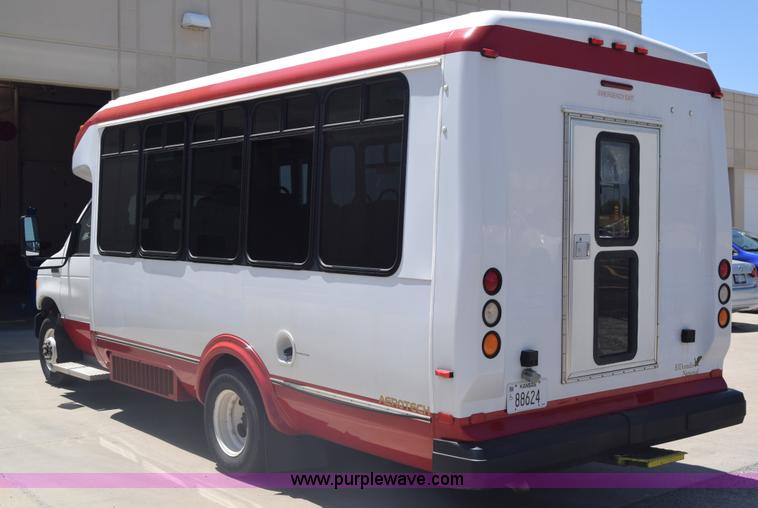 image for item K6572 2007 Ford Econoline E450 bus