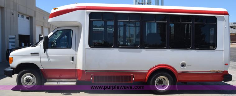 image for item K6572 2007 Ford Econoline E450 bus