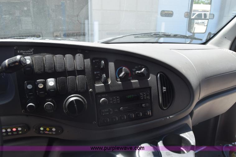 image for item K6572 2007 Ford Econoline E450 bus