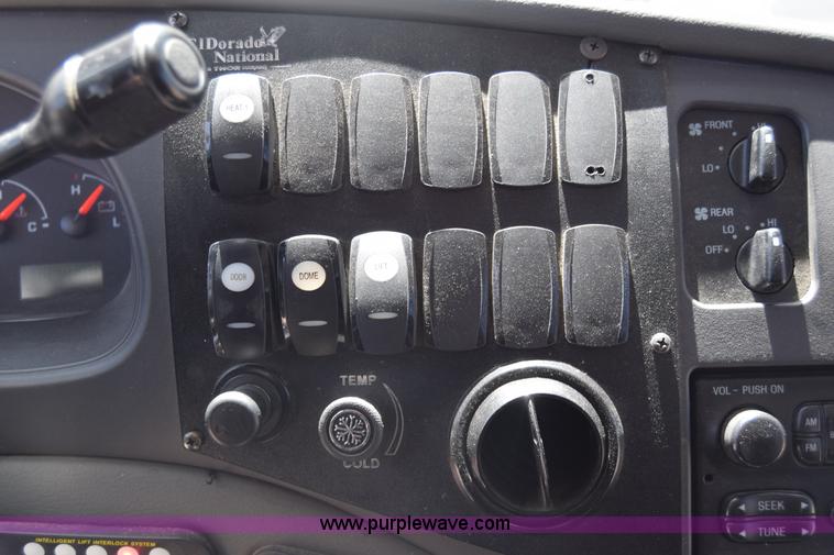 image for item K6572 2007 Ford Econoline E450 bus