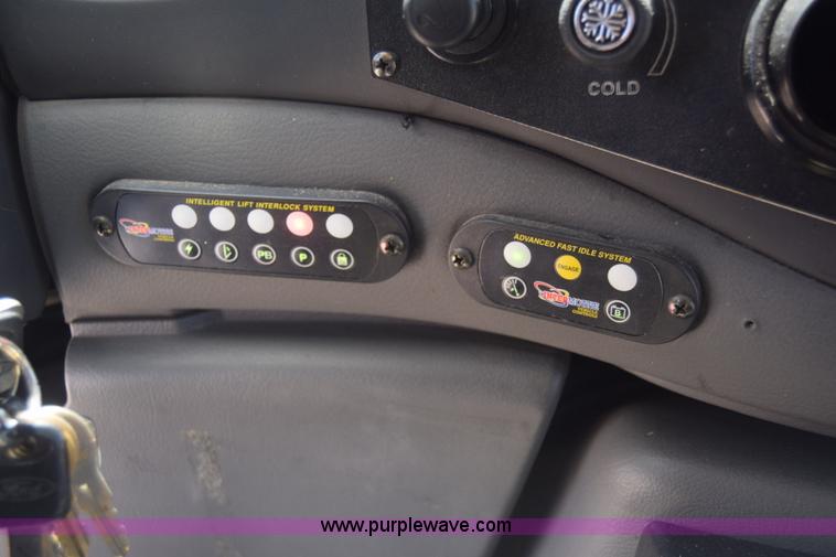 image for item K6572 2007 Ford Econoline E450 bus