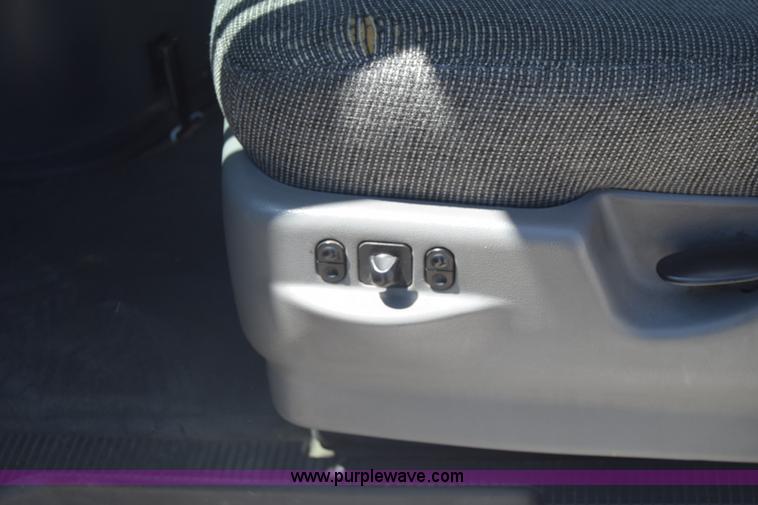 image for item K6572 2007 Ford Econoline E450 bus