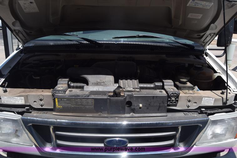 image for item K6572 2007 Ford Econoline E450 bus