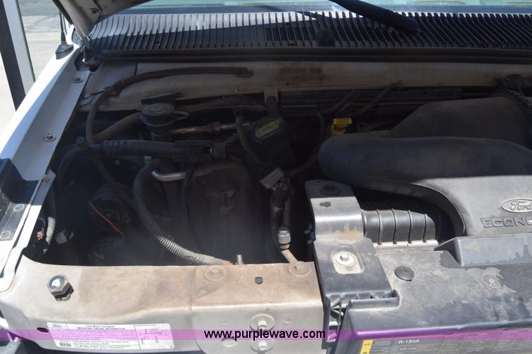 image for item K6572 2007 Ford Econoline E450 bus