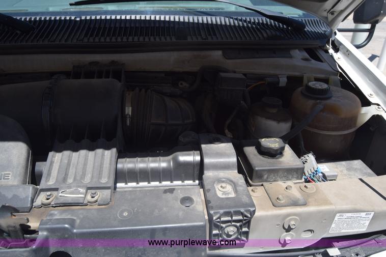 image for item K6572 2007 Ford Econoline E450 bus