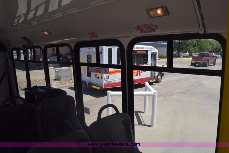 image for item K6572 2007 Ford Econoline E450 bus