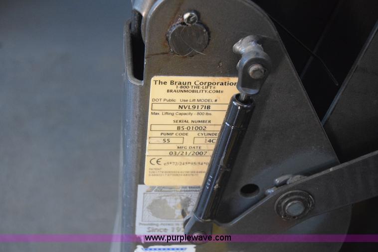 image for item K6572 2007 Ford Econoline E450 bus