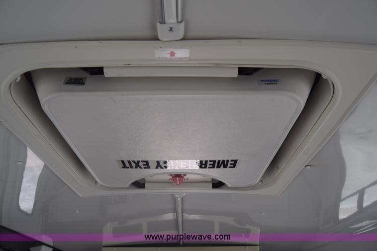 image for item K6572 2007 Ford Econoline E450 bus